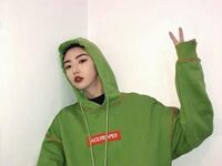 穿绿色衣服的原宿风女生头像-爱微控