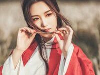 女生冷艳真人图片头像-爱微控